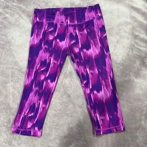 UNDER ARMOR ladies capri yoga pants size L